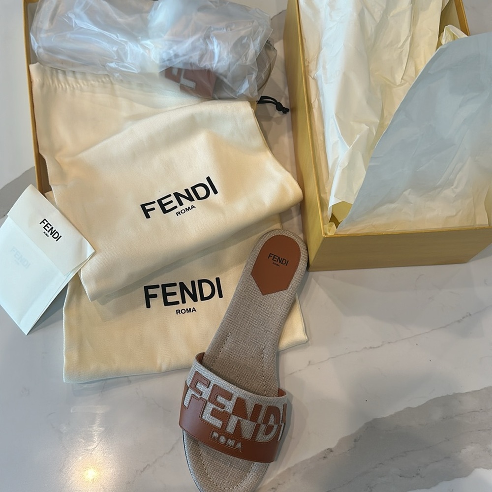 Women’s Fendi Leather Logo slide sz 41 Brown/Tan